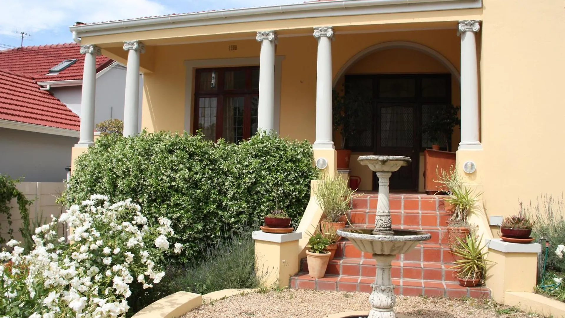 Mountain Views In Luxury Home Cape Town Homestay